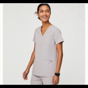 NWOT Figs Casma 3 Pocket Scrub Top Slate